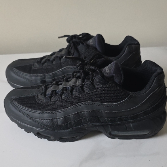 Nike Black Air Max 95 Sneakers - Picture 3 of 10